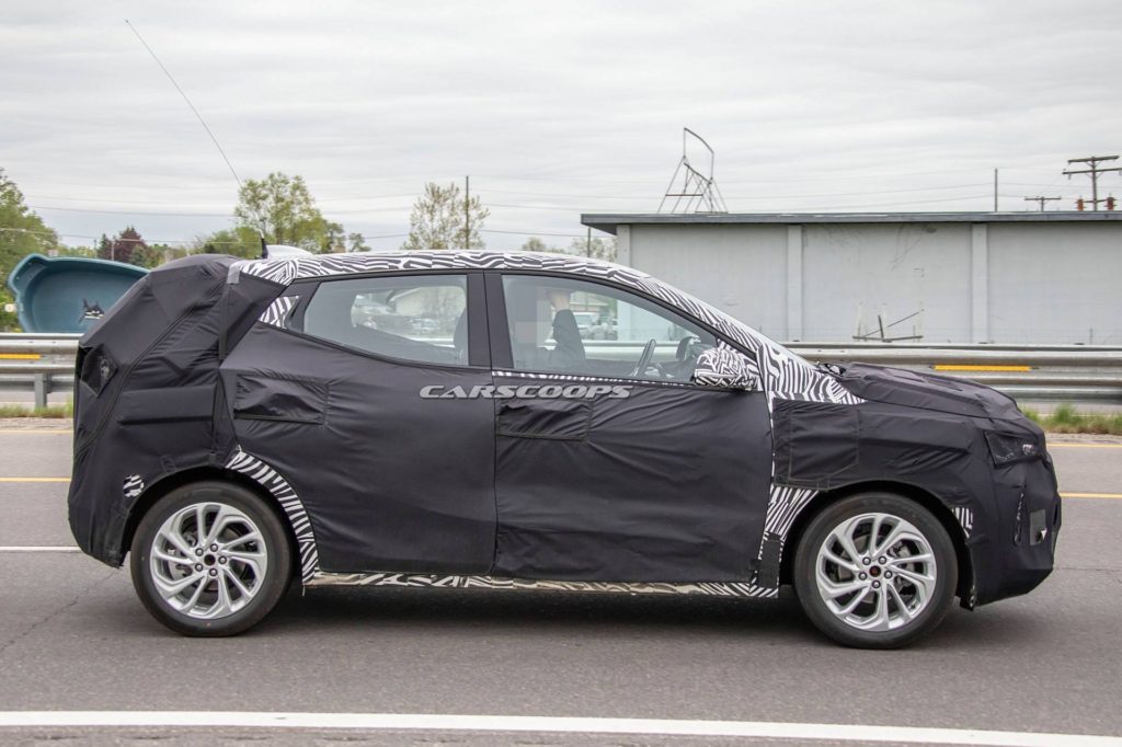Chevrolet Bolt EUV Spied During Testing 11