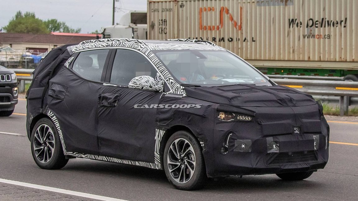 Chevrolet Bolt EUV Spied During Testing 12