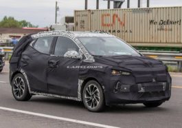 Chevrolet Bolt EUV Spied During Testing 12