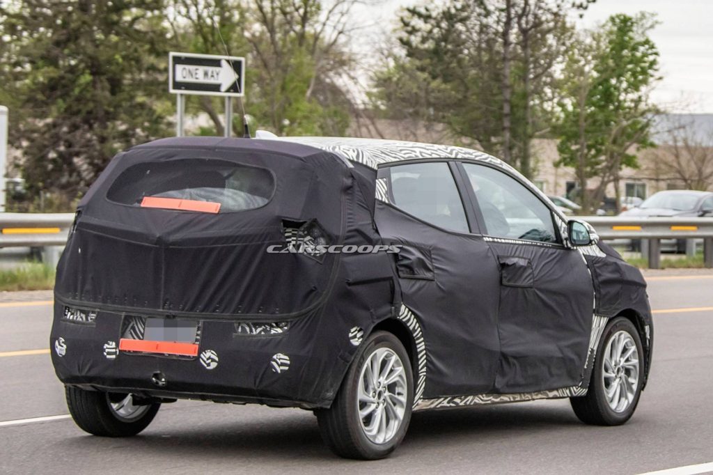 Chevrolet Bolt EUV Spied During Testing 13