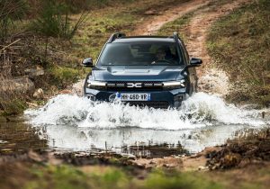 Dacia Duster and Bigster 4x4 Hybrid (10)